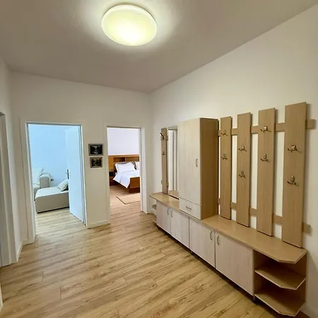 S & J Central Apartment *
